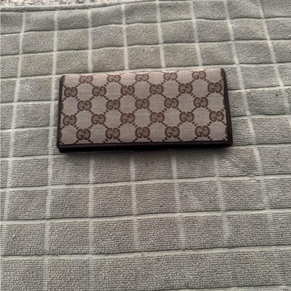 Gucci Women’s Wallet. Great condition! No damage - Picture 1 of 2